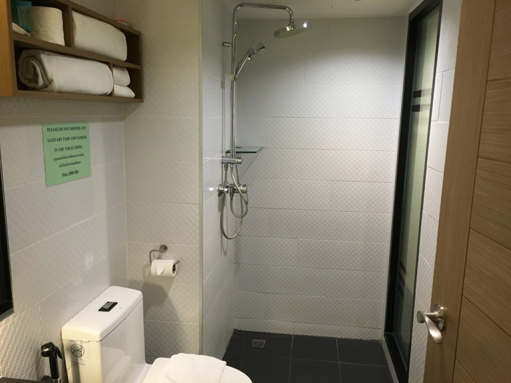 hotel_bathroom_2